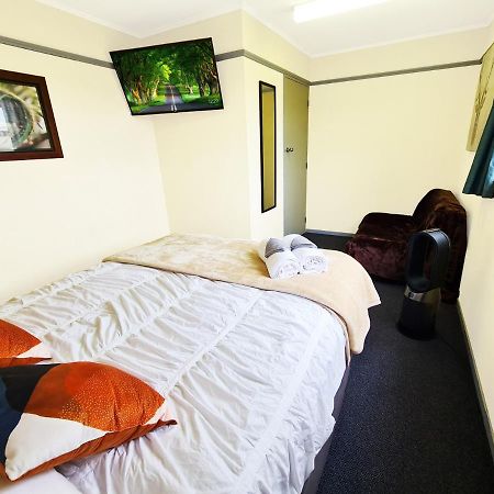 Rarakau Lodge Tuatapere Екстер'єр фото