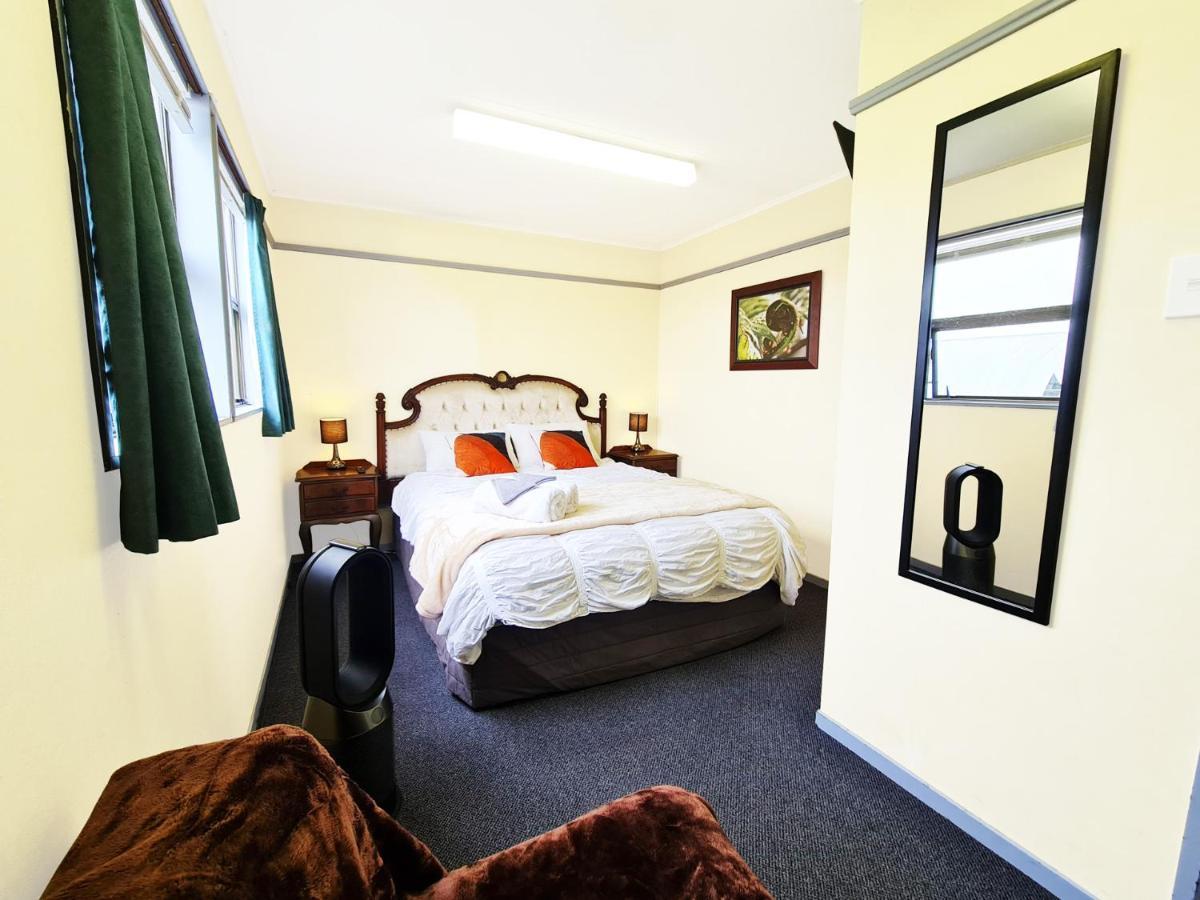 Rarakau Lodge Tuatapere Екстер'єр фото
