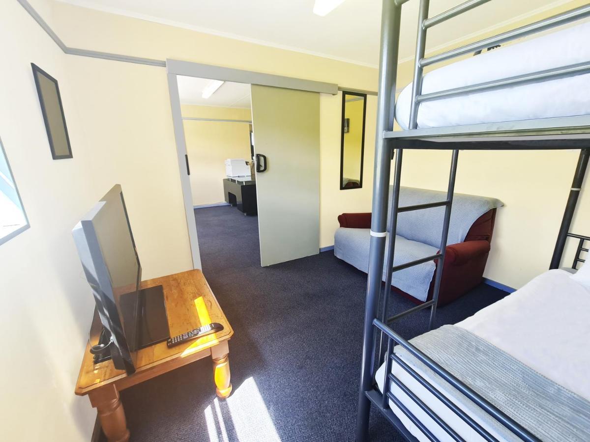 Rarakau Lodge Tuatapere Екстер'єр фото