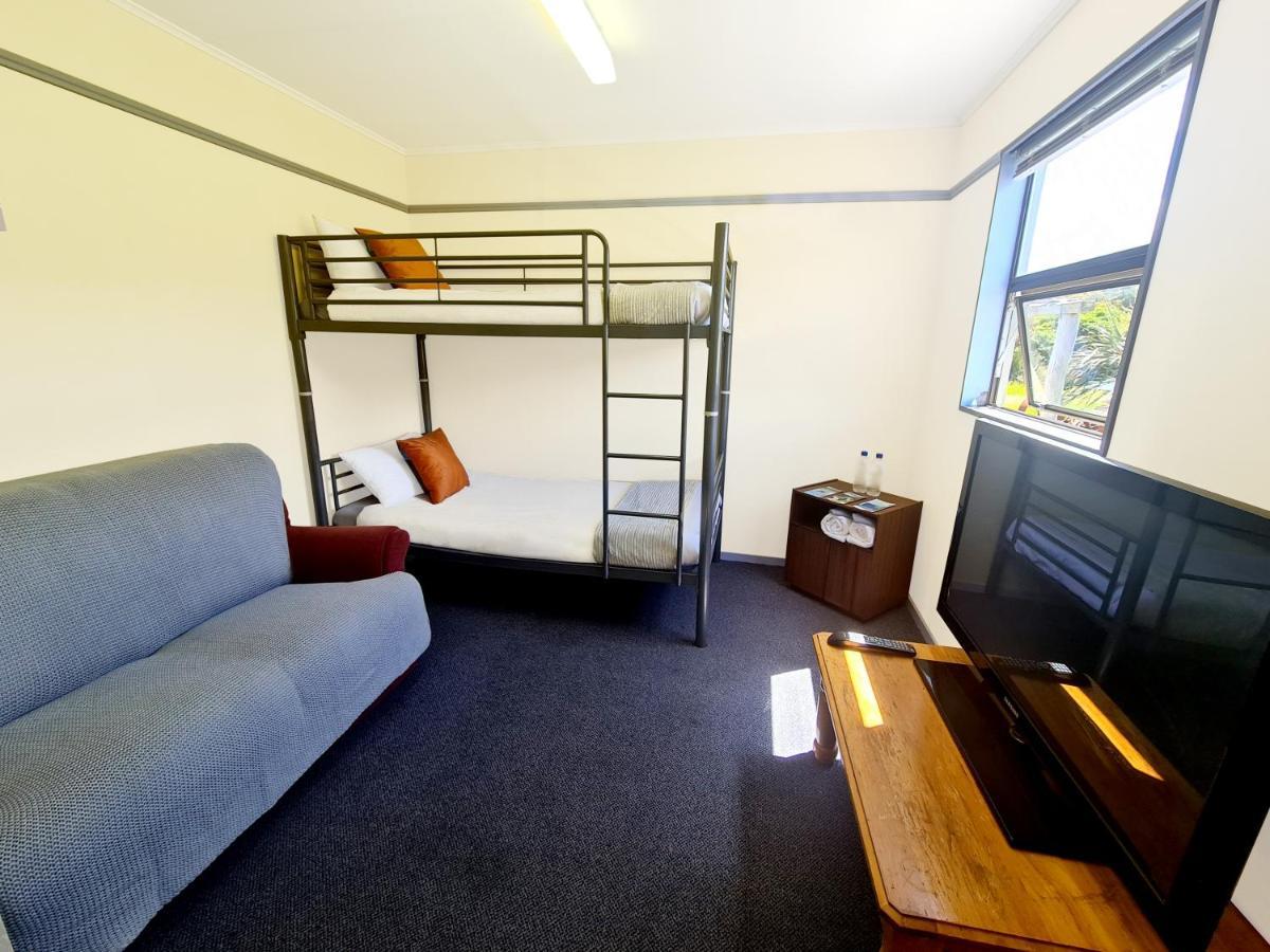 Rarakau Lodge Tuatapere Екстер'єр фото